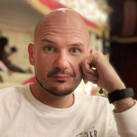 Dr Llewellyn van Zyl